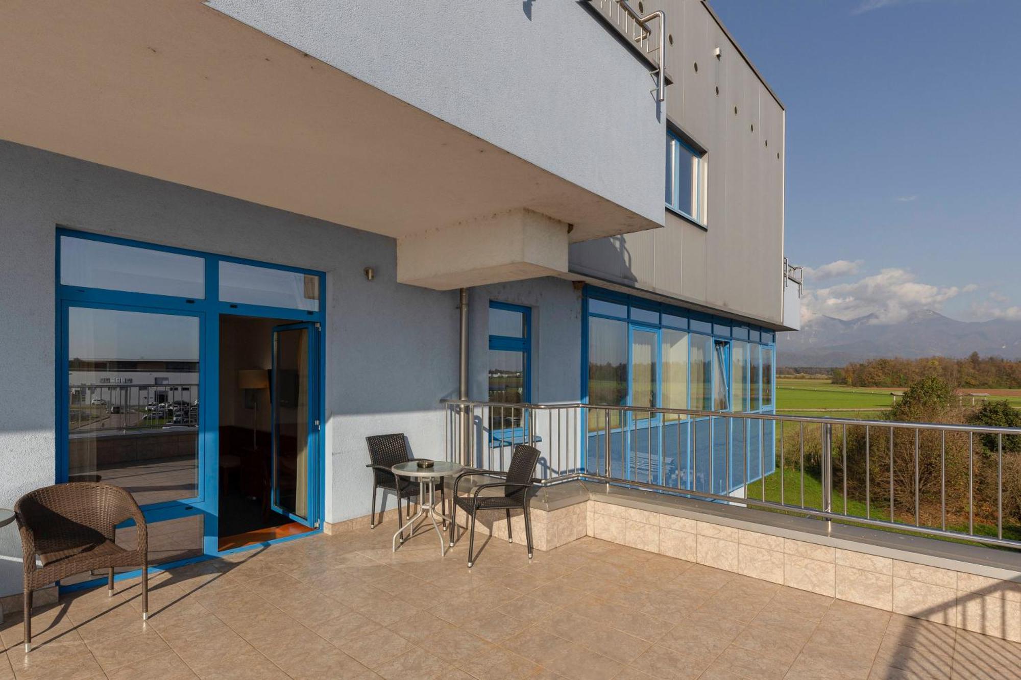 Garni Hotel Azul Kranj Exteriér fotografie