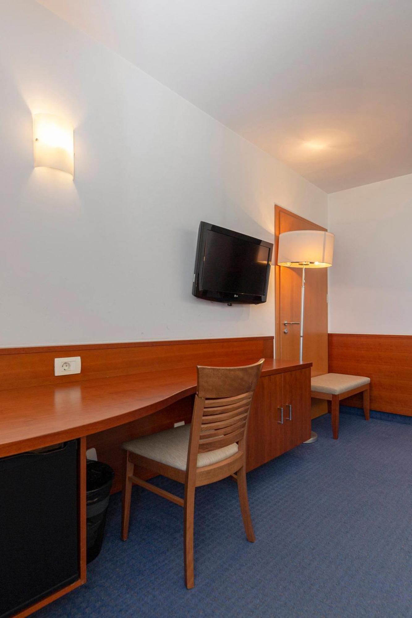 Garni Hotel Azul Kranj Exteriér fotografie
